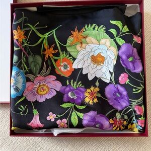Beautiful Gucci Floral multicolor Scarf brand new with tags , statement piece